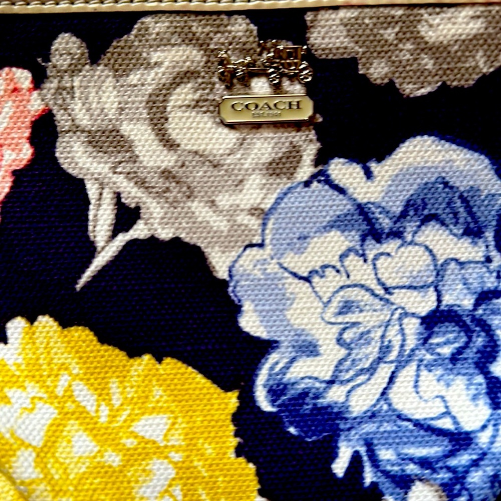Coach wristlet - Picture 3 of 5